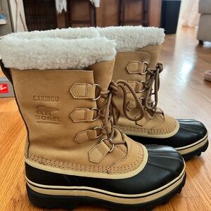 Sorel Caribou Tan and Black Boots with White Lining